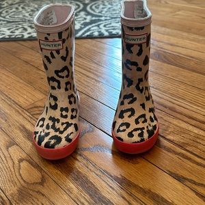 Hunter Kids Leopard-Print Rain Boots with Pink Soles